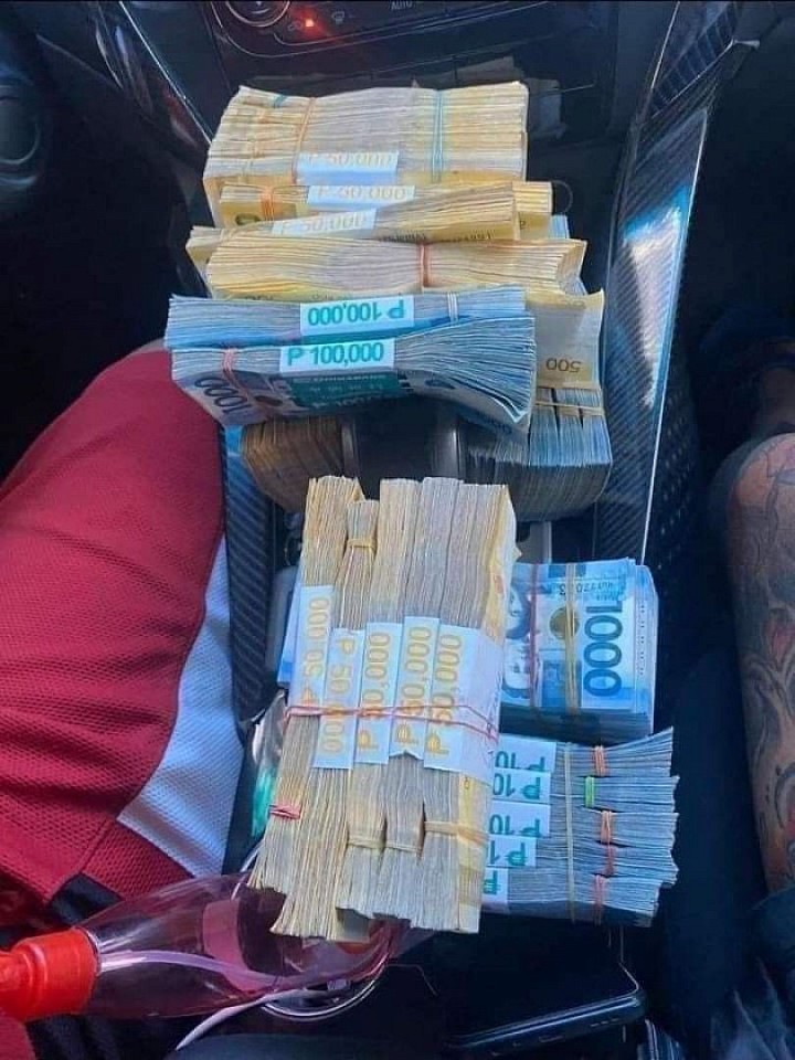 VALISE MAGIQUE EN DOLLARS
